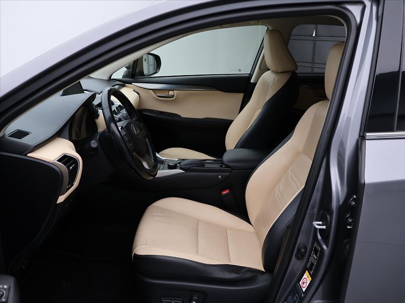 Lexus NX 300h 2,5 145kW 4WD Premium AUT - fotka 12 z 38
