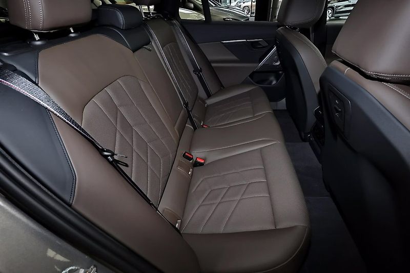 BMW Řada 5 530e xDrive M-Sport - fotka 5 z 9