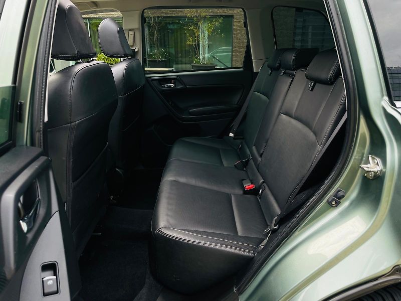 Subaru Forester 2.0i 1.MAJITEL TAŽNÉ SERVISKA - fotka 32 z 48