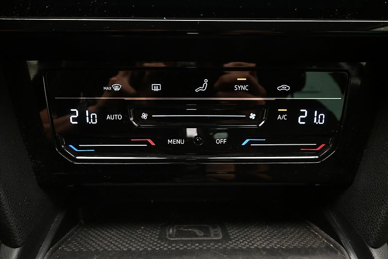 Volkswagen Passat 2,0 TDI 110kW DSG Business Zár - fotka 18 z 27