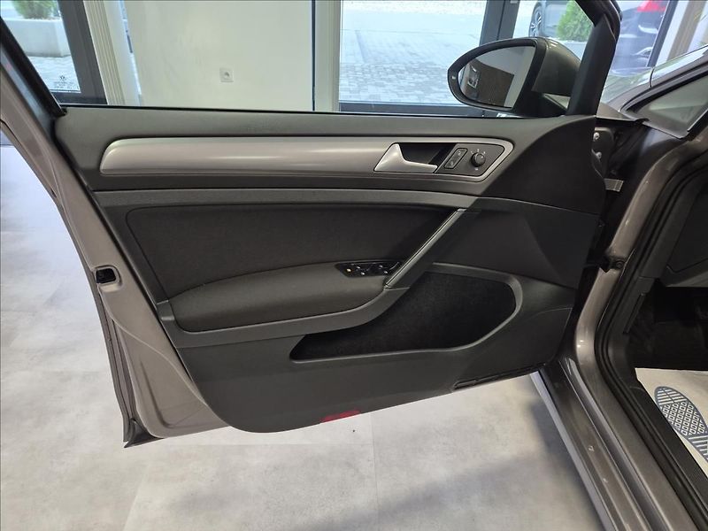 Volkswagen Golf 1.2 TSI EDITION - fotka 8 z 22