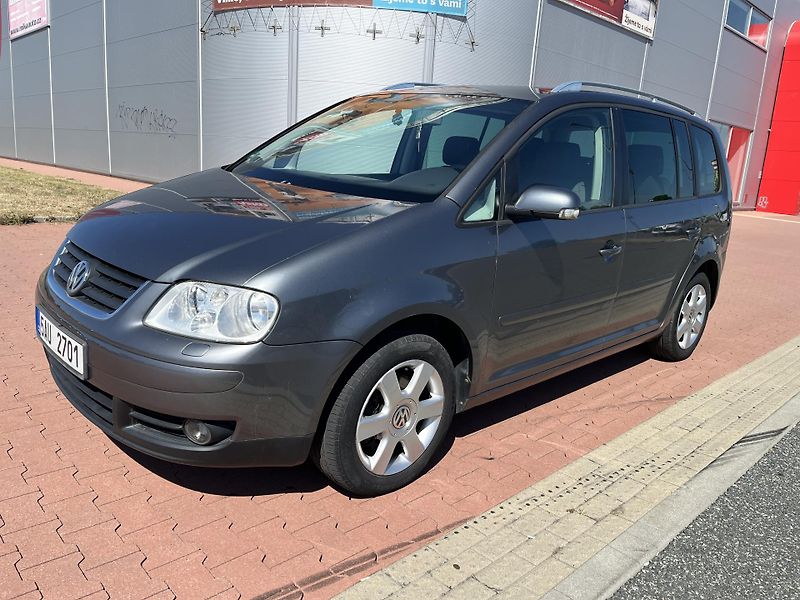 Volkswagen Touran 1.9 TDi DSG Highline - fotka 1 z 27