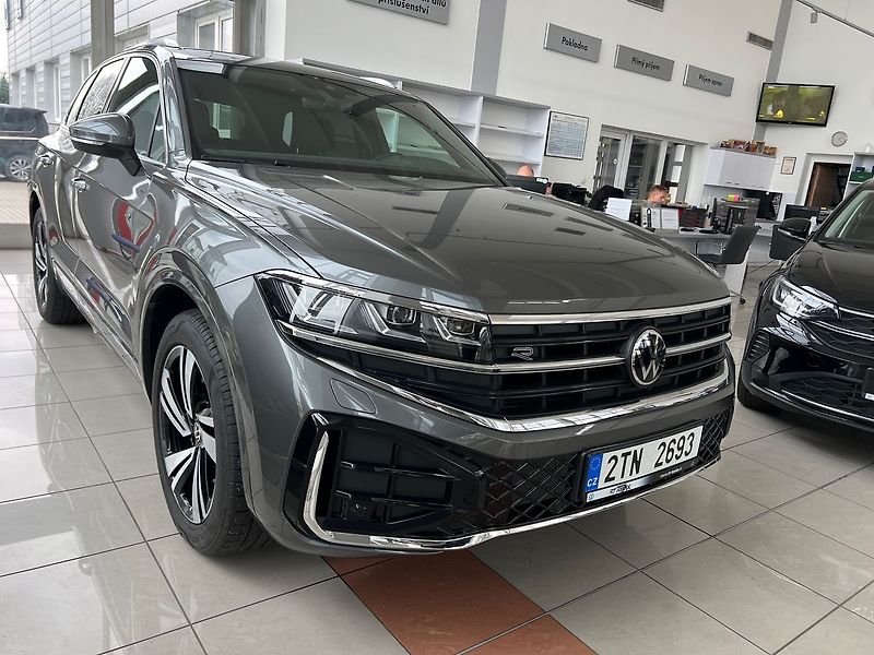 Volkswagen Touareg R-line 3,0TDI 210kW - fotka 2 z 22