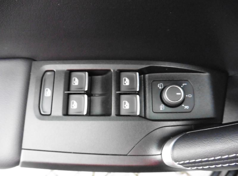 Seat Leon 2,0 TDI Xcellence ST, nové ČR, - fotka 16 z 23