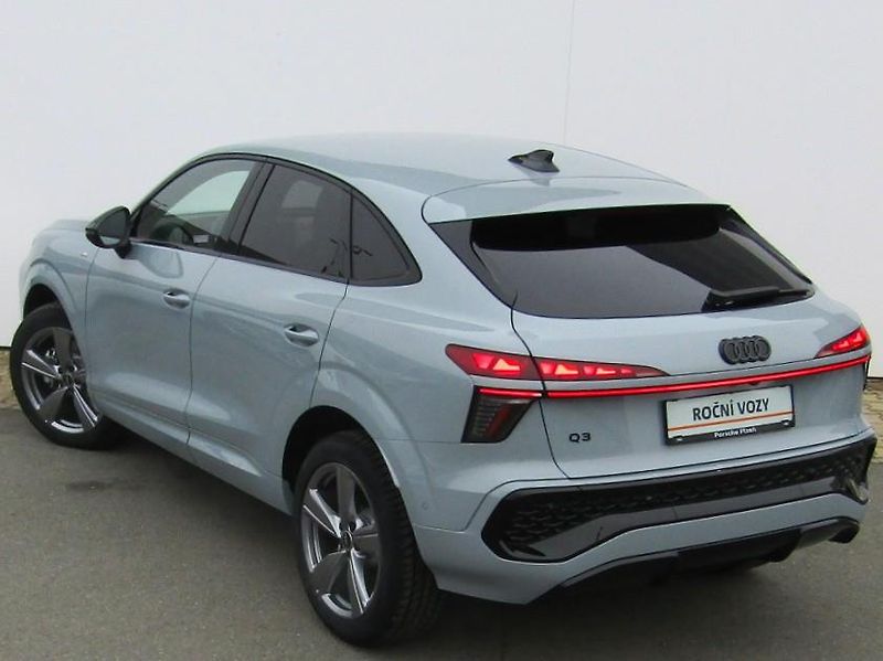Audi Q3 2,0 TDI 110 kW - fotka 14 z 30