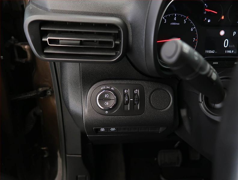 Opel Combo (2020) Maxi Edition 1.2 Turbo, 5Míst - fotka 20 z 21
