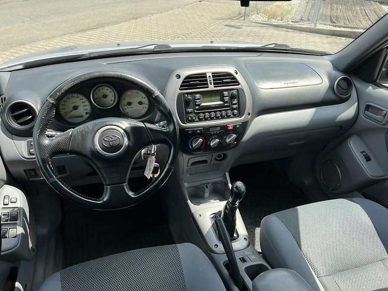 Toyota RAV4 (2001) - fotka 19 z 26