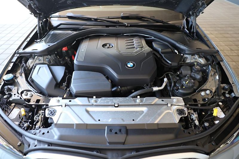 BMW Řada 3 330i xDrive Touring - fotka 9 z 22
