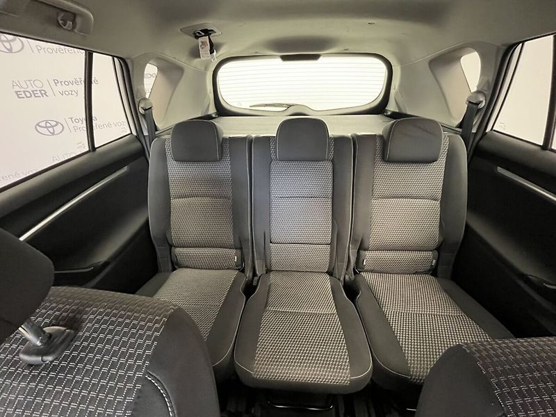 Toyota Verso 1.8 Valvematic Active - fotka 22 z 24
