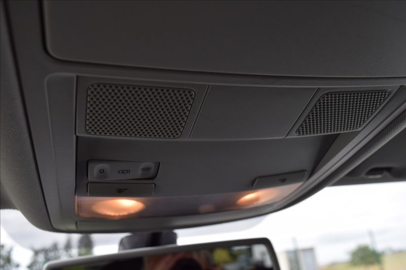 Volkswagen Touran 1,6 d 77KW BIXENON TAŽNÉ - fotka 33 z 40