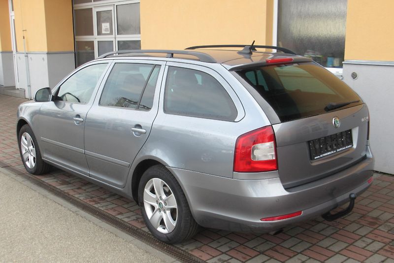 Škoda Octavia 2.0 TDI DSG AUT. KLIMA TAŽNÉ - fotka 4 z 31