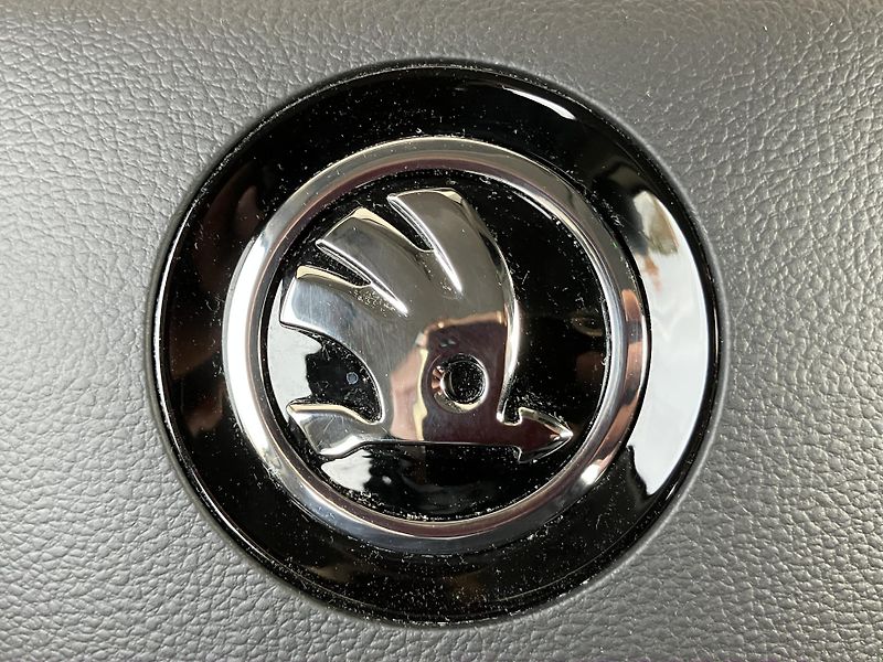 Škoda Octavia 2.0 TDI 85kW Ambition Combi M6 - fotka 30 z 30