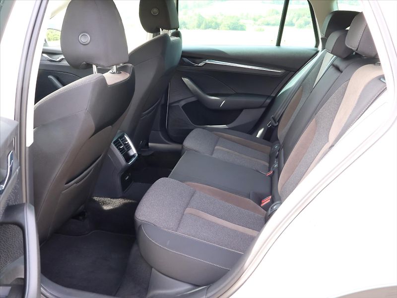 Škoda Octavia 2,0 TDI 147kW DSG CZ Scout DPH - fotka 15 z 44