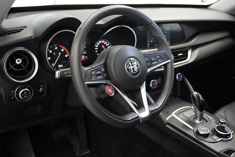 Alfa Romeo Stelvio 2.2D 132kW, 121 000KM - fotka 14 z 29
