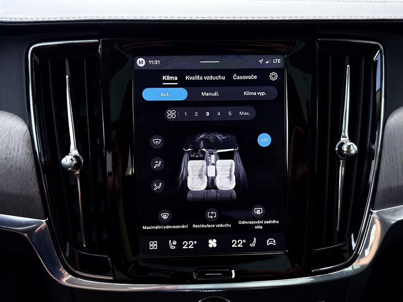 Volvo V90 T8 AWD ULTRA DARK + zimní kola - fotka 45 z 53