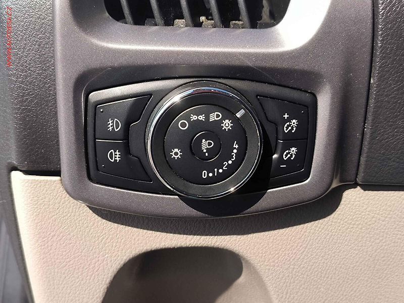 Ford Tourneo Custom (2014) 2.2TDCi L2 9míst, Trend, AC - fotka 18 z 20