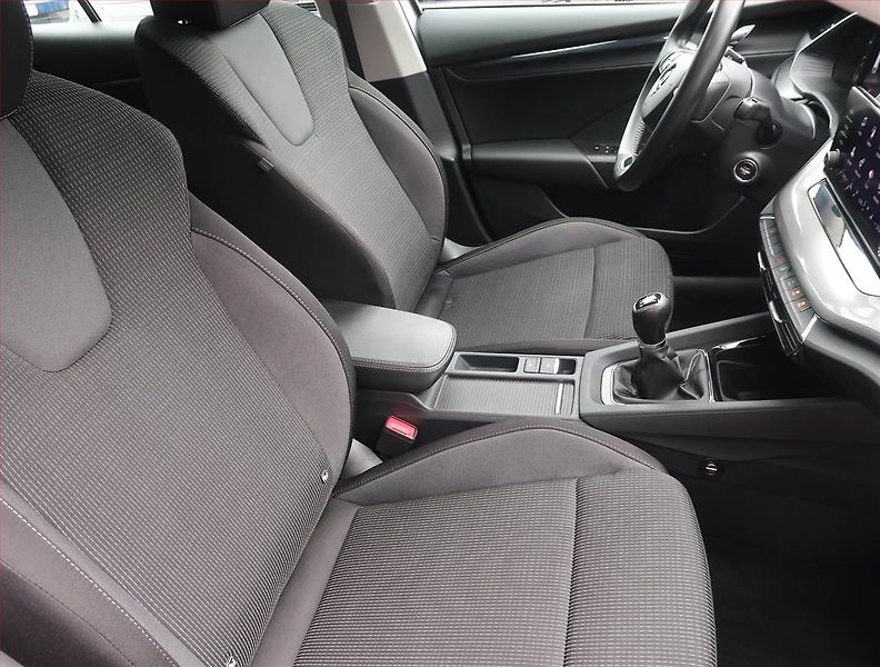 Škoda Octavia (2023) Ambition 2.0 TDI, ČR,1.maj - fotka 9 z 18