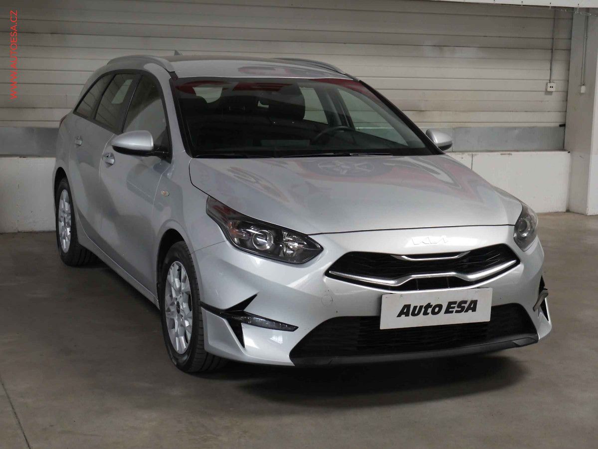 Kia Ceed 1.5, 1.maj,ČR, servis.kniha