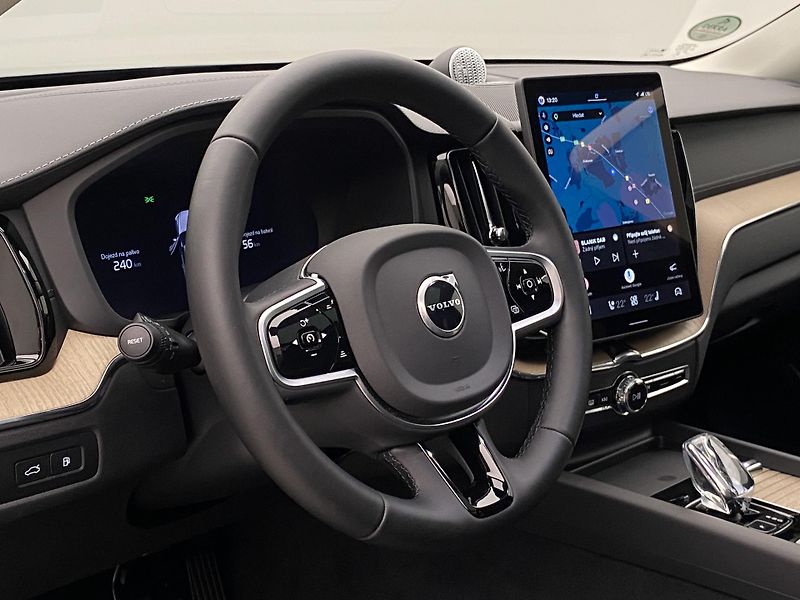 Volvo XC60 T8 AWD RECHARGE DARK REZERVACE - fotka 19 z 59