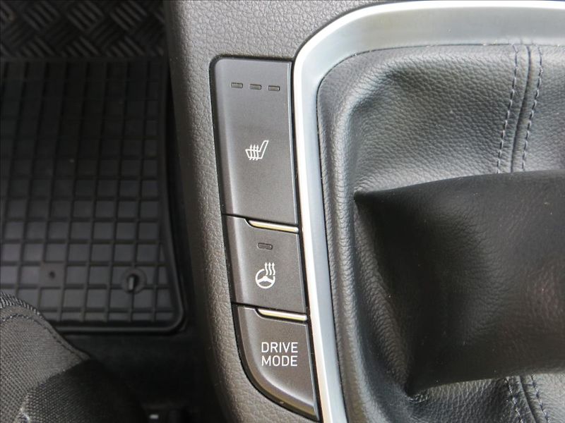 Hyundai i30 1,5 T-GDI mHEV Smart 117 kW - fotka 16 z 26