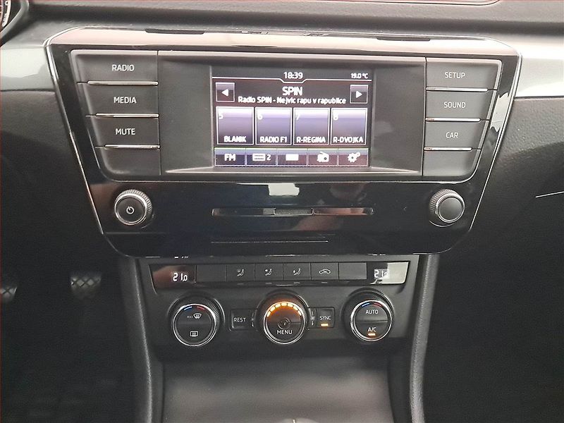Škoda Superb (2015) 1.6 TDI, Tempomat - fotka 12 z 15