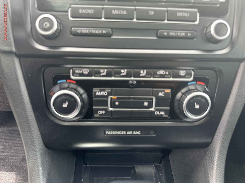 Volkswagen Golf (2010) 1.6 TDi, DSG - fotka 15 z 15