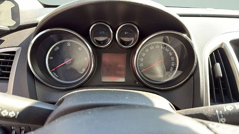 Opel Astra J SPORTS TOURER ENJOY A17DTR M - fotka 16 z 21