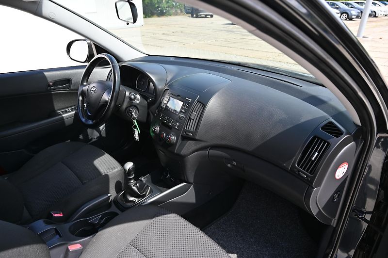 Hyundai i30 1.4 80KW Edition+  LPG 6/2010 - fotka 25 z 36