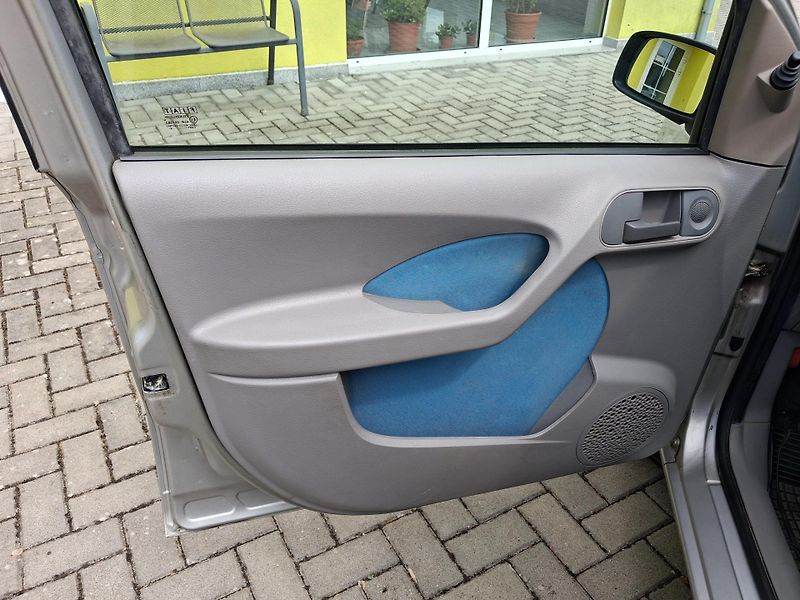 Fiat Panda (2003) 1,2i 44kw SERVISKA NOVÁ STK - fotka 11 z 29