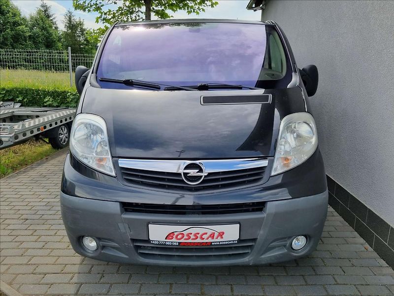 Opel Vivaro 2,5 DCi 8 Míst Webasto 2xKlima - fotka 10 z 31