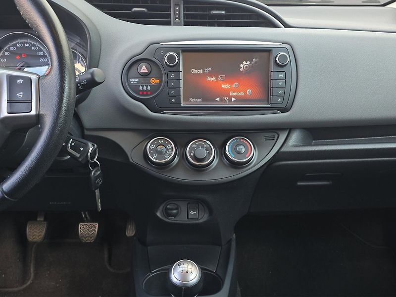 Toyota Yaris (2017) 1.33 Dual VVT-i 73kw, serv.kn. - fotka 16 z 20