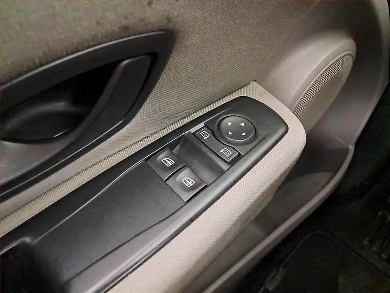 Renault Mégane (2009) 1.6 16V, po STK, jezdí výborně - fotka 15 z 15