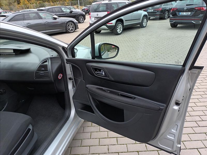 Citroën C4 1,4 i,65kw,ČR,1MAJ,KLIMA, - fotka 21 z 29