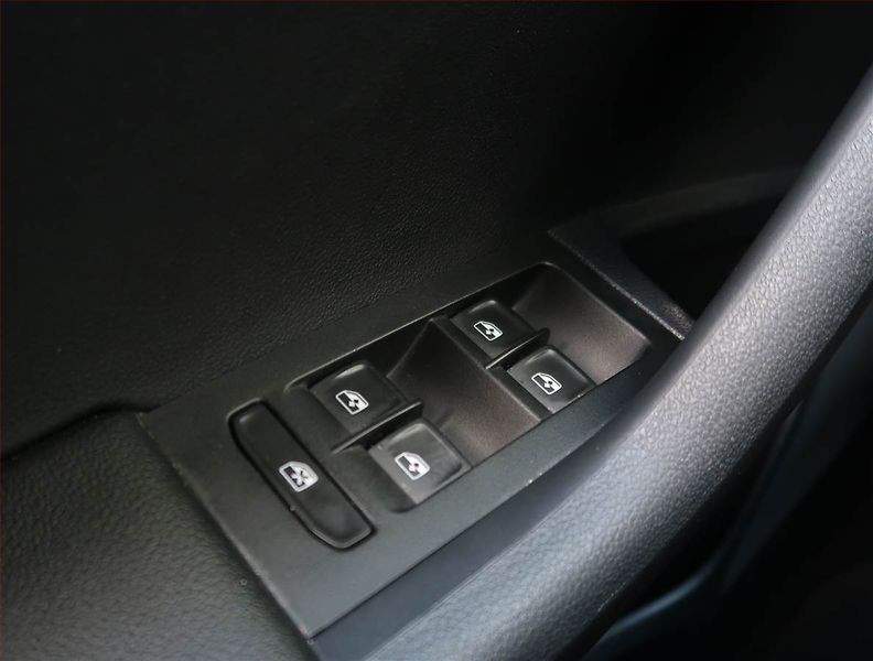 Škoda Octavia (2019) Style 1.6 TDI, ČR,1.maj - fotka 17 z 17
