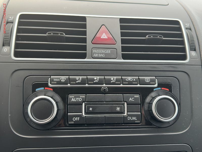 Volkswagen Touran (2011) 1.6TDi, AAC, TZ - fotka 13 z 18