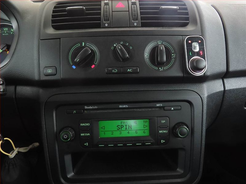 Škoda Fabia (2011) 1.2 TSI, Eko.zaplacen - fotka 12 z 14