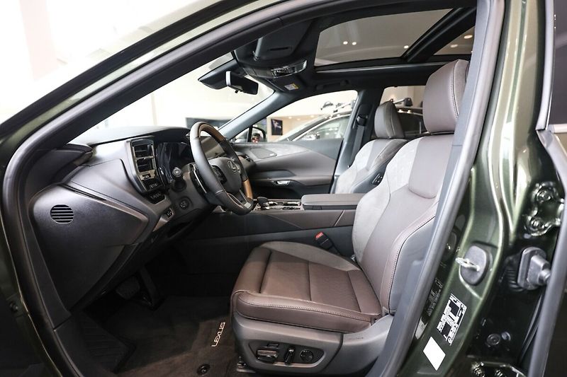 Lexus RX 450h+ 2.5 PHEV LUXURY PANORAMI - fotka 6 z 10