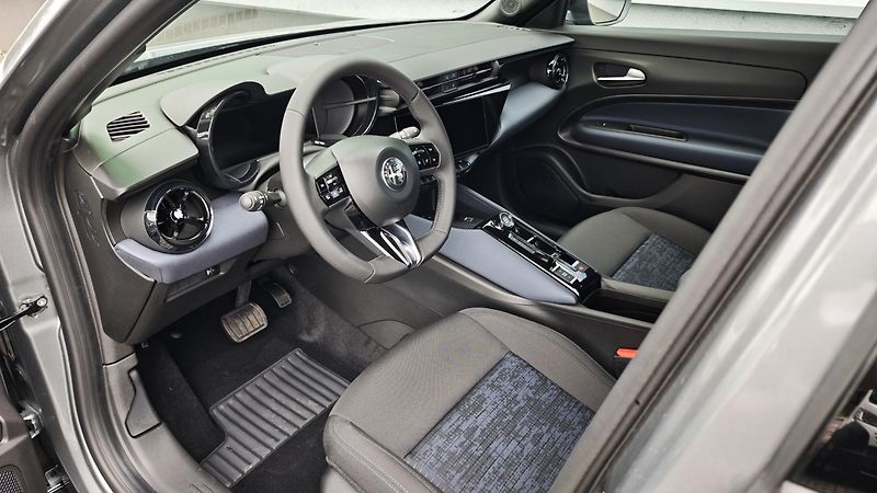 Alfa Romeo Junior (2026)  1,2 T 145 PS automat - fotka 17 z 42