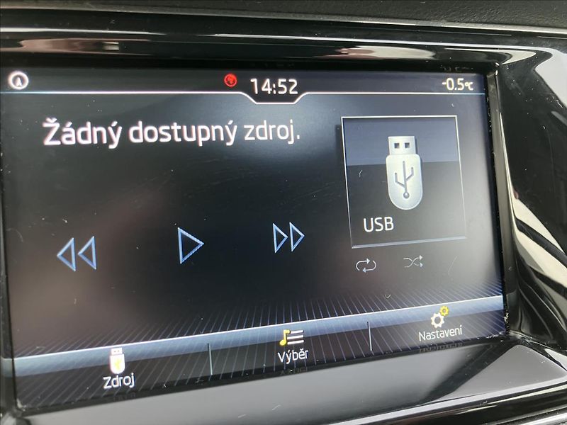 Škoda Fabia 1,0 Tažné,Navigace,Car Play - fotka 12 z 18