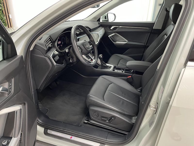 Audi Q3 40TDi ČR Sportback REZERVACE - fotka 20 z 32