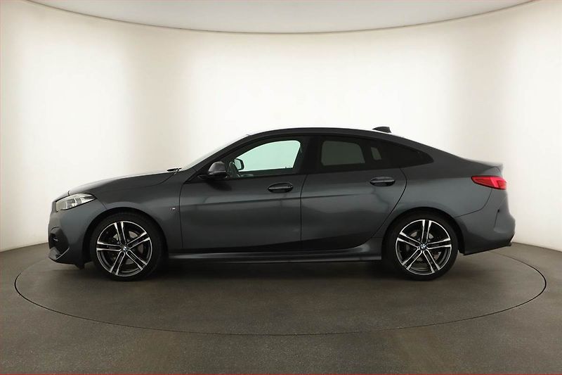 BMW Řada 2 (2021) Sport Line 218d - fotka 3 z 20