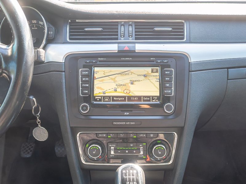 Škoda Superb (2013) ČR 2.0TDI 125KW man – NAVIGACE - fotka 21 z 46