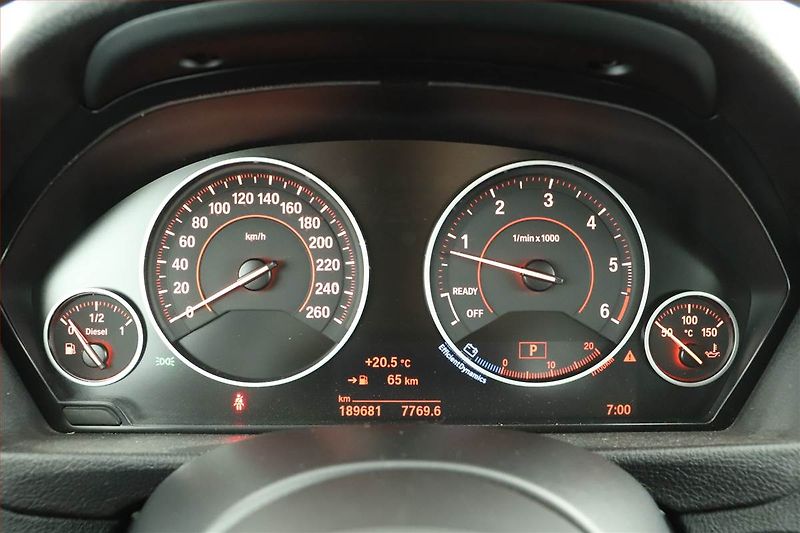 BMW Řada 3 (2016) 320d xDrive GT, 4X4, Automat - fotka 9 z 20