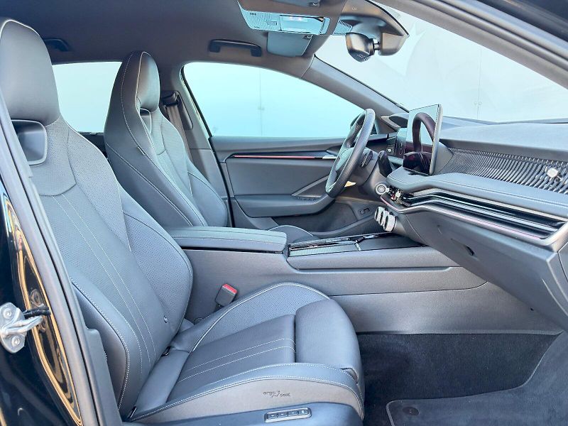 Škoda Superb (2026) DSG 2.0 TDI / 142kW / 4x4 / SP - fotka 10 z 35