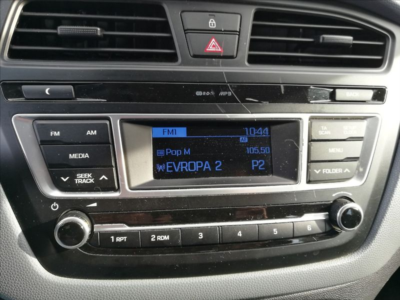 Hyundai i20 1,3 i servis.knížka - fotka 7 z 20