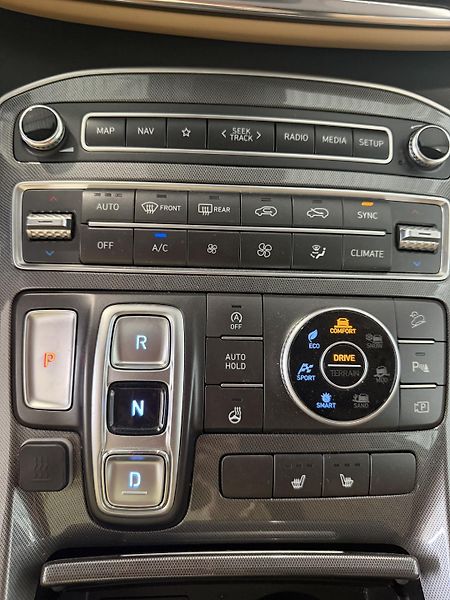 Hyundai Santa Fe (2021) 2.2CRDi 148kW Style 4x4 - fotka 17 z 20