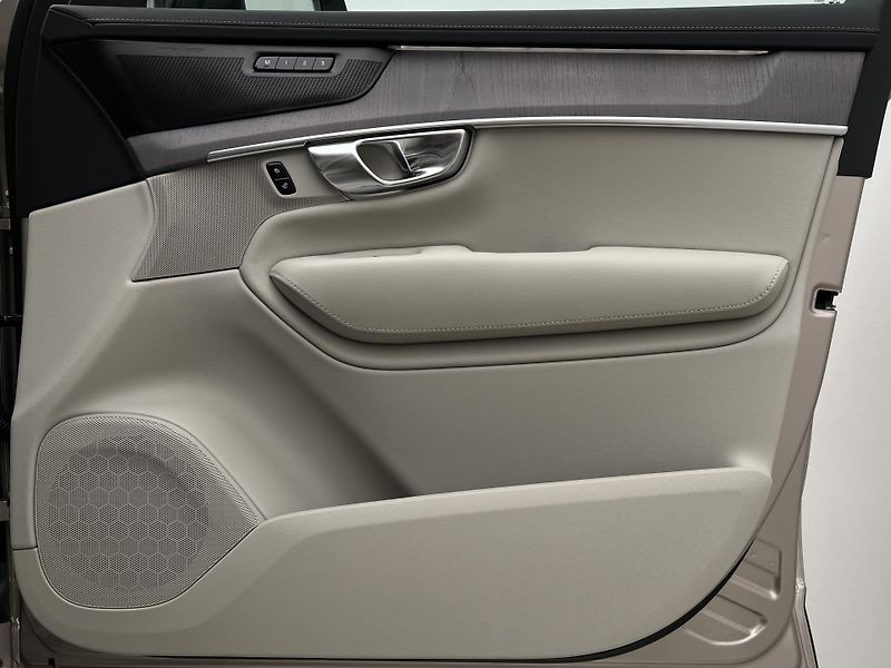 Volvo XC90 (2026) T8 AWD AUT RECHARGE DARK PLUS - fotka 8 z 46
