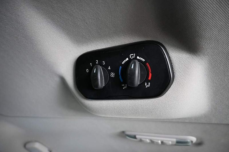 Ford Tourneo Custom (2014) 2.2 L1H1 8 Míst klima kamera 1 - fotka 20 z 30