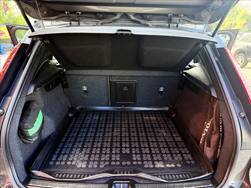 Volvo XC40 2,0 T4 Inscription AWD - fotka 24 z 31