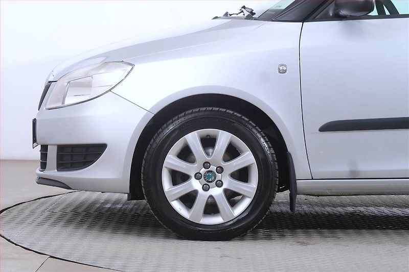 Škoda Fabia (2010) 1.2 TSI, Serv.kniha, Tempomat - fotka 14 z 16